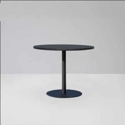 Style Une table ronde, 70*70 cm, article unique, expédition non incluse.