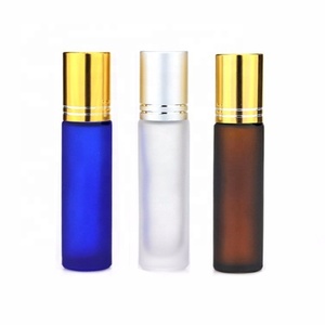 Rolo de vidro colorido de óleo essencial em frascos de <span class=keywords><strong>10</strong></span> <span class=keywords><strong>ml</strong></span> frasco de perfume vazio com rolo de metal recipiente de óleo labial de 1 onça