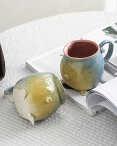 モンスターフィッシュシェイプセラミックコーヒーマグカップ奇妙なデザインスタイル10オンス。石器マグ