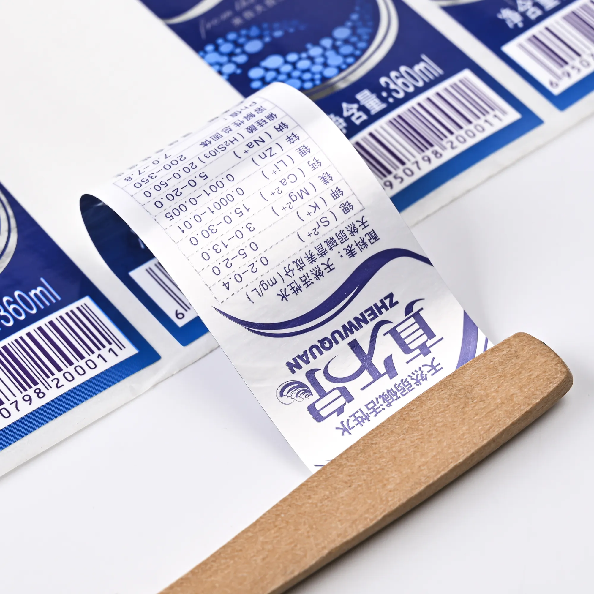 Kustom cetak ganda kemasan tahan air mineral air vinil label pribadi produk stiker label untuk botol