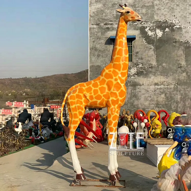 Estátua de resina para decoração do parque, tamanho da vida, estátua de girafa em fibra de vidro