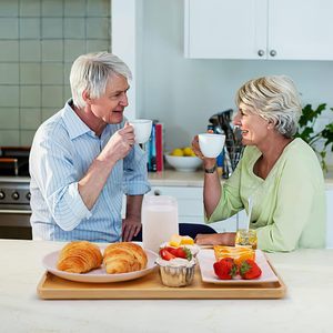 批发竹木上菜托盘矩形光泽装饰上菜盘，带手柄、搁脚凳和咖啡桌搭托盘 - Product Image 6