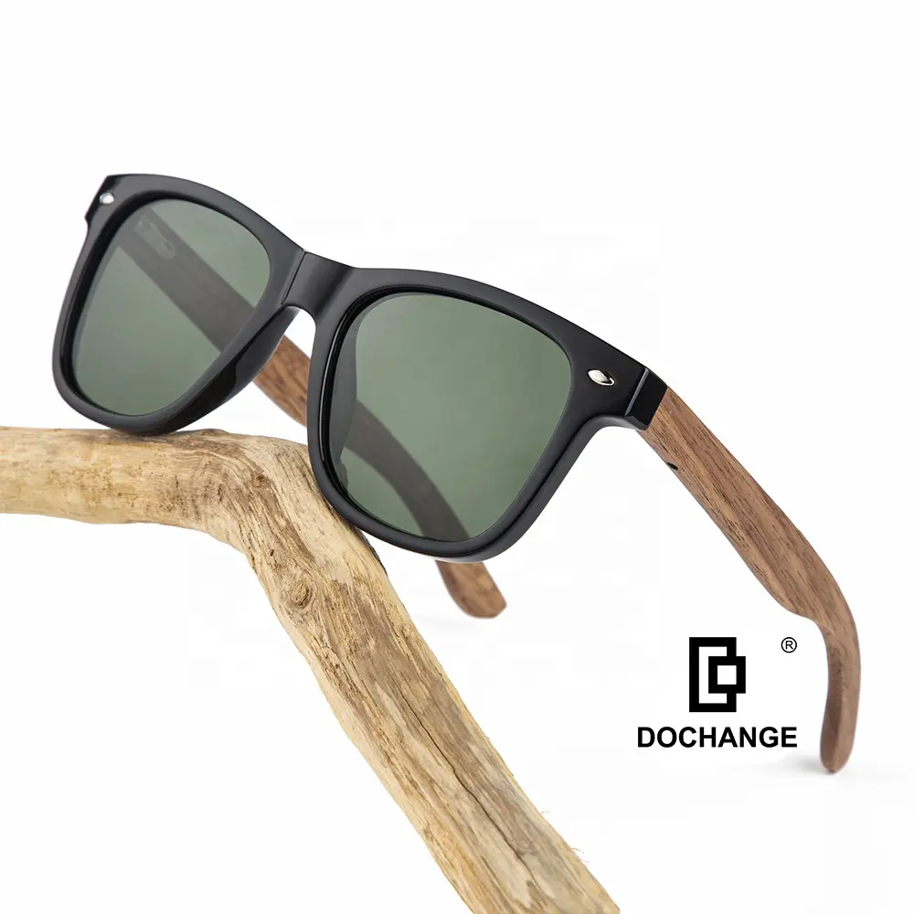 2024 nouvelles lunettes de soleil en bois de mode classique de haute qualité Logo personnalisé lunettes de soleil de designer en bambou naturel pour hommes