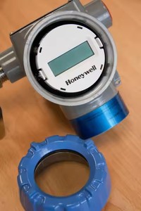 Controlador de temperatura resistente Honeywell STT750, fácil calibración para entornos hostiles, tiempo de inactividad minimizado - Product Image 3