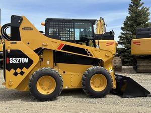 SS270 1300KG定格荷重スキッドステアローダー付属品付き