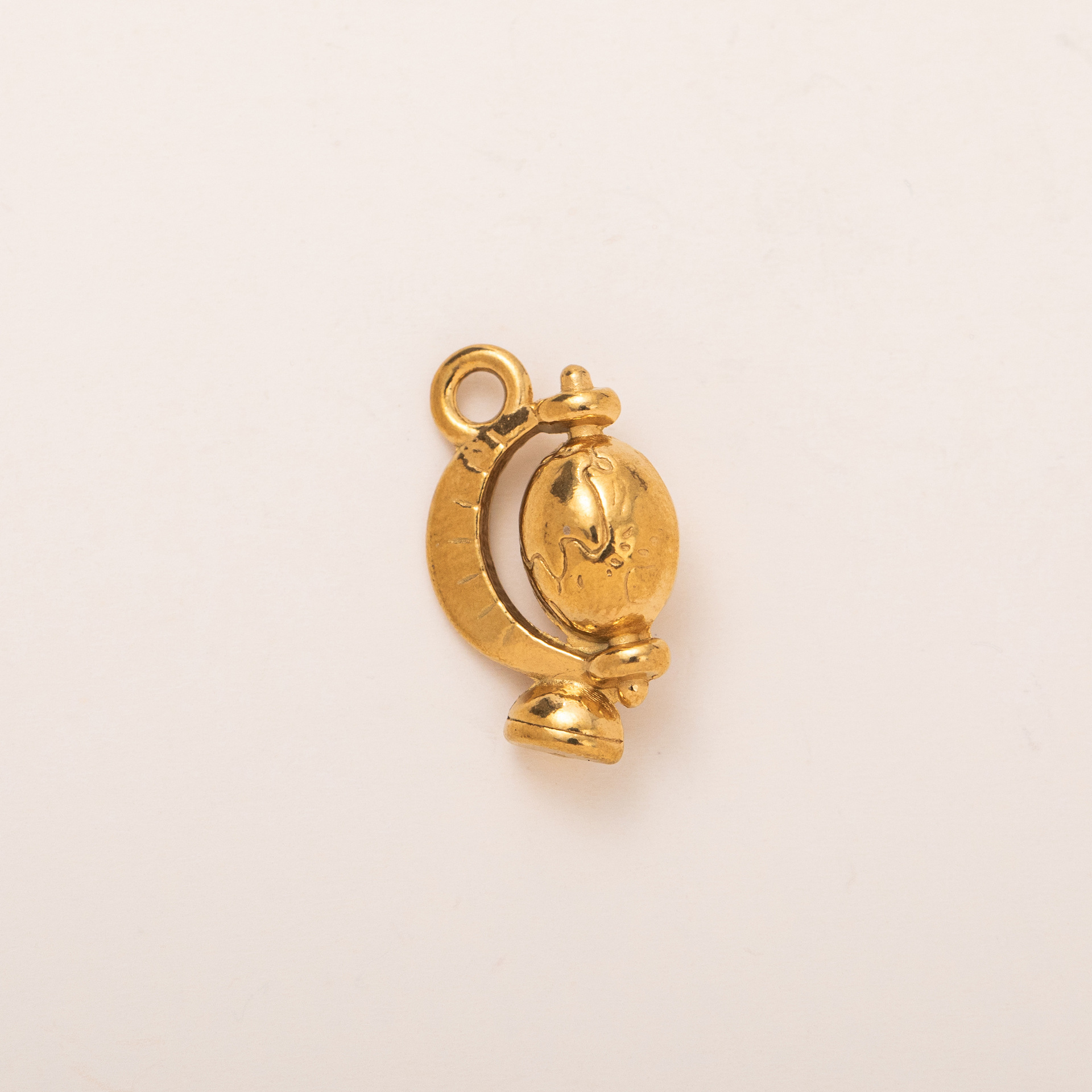 Pendentif instrument Planet