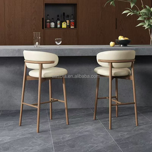 Chaise de tabouret de bar haut de luxe nordique avec table de billard et chaise en fer rustique à dos moderne pour cuisine pour hôtels-de Guangzhou