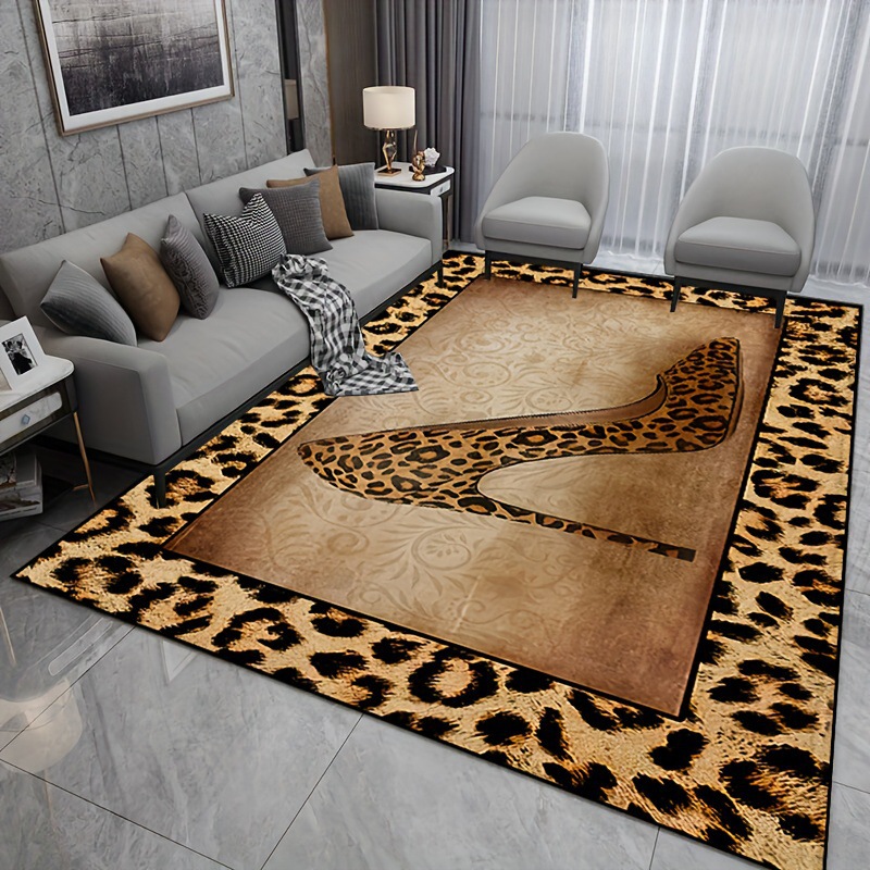 Tacones altos con estampado de leopardo