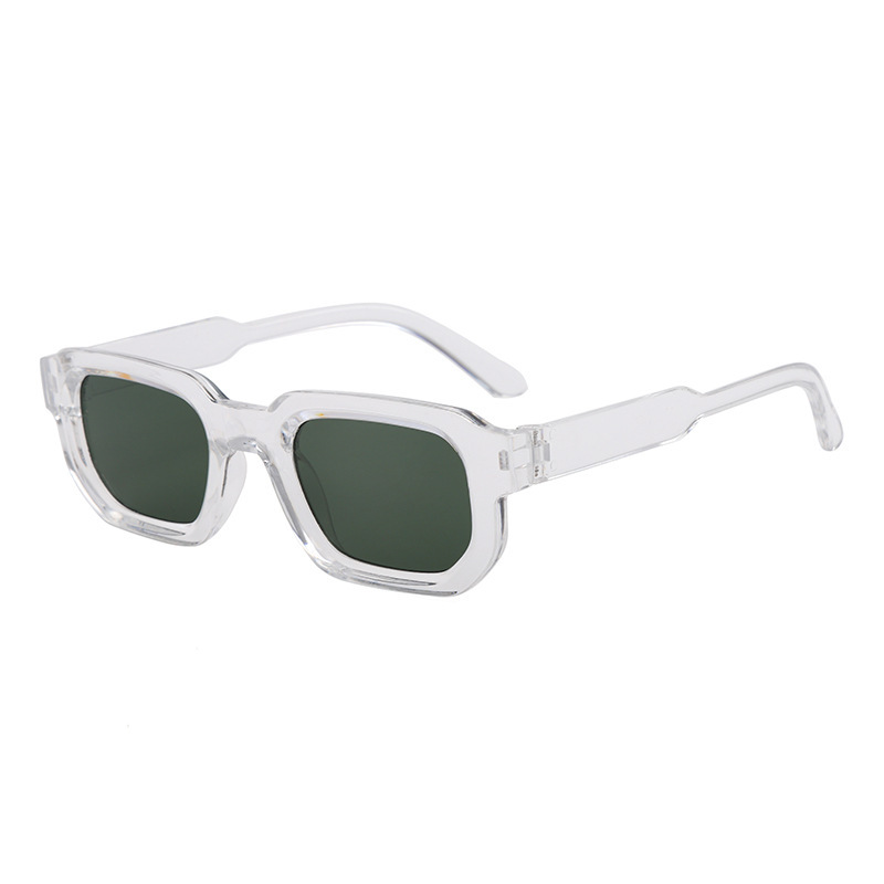Lente verde con montatura trasparente