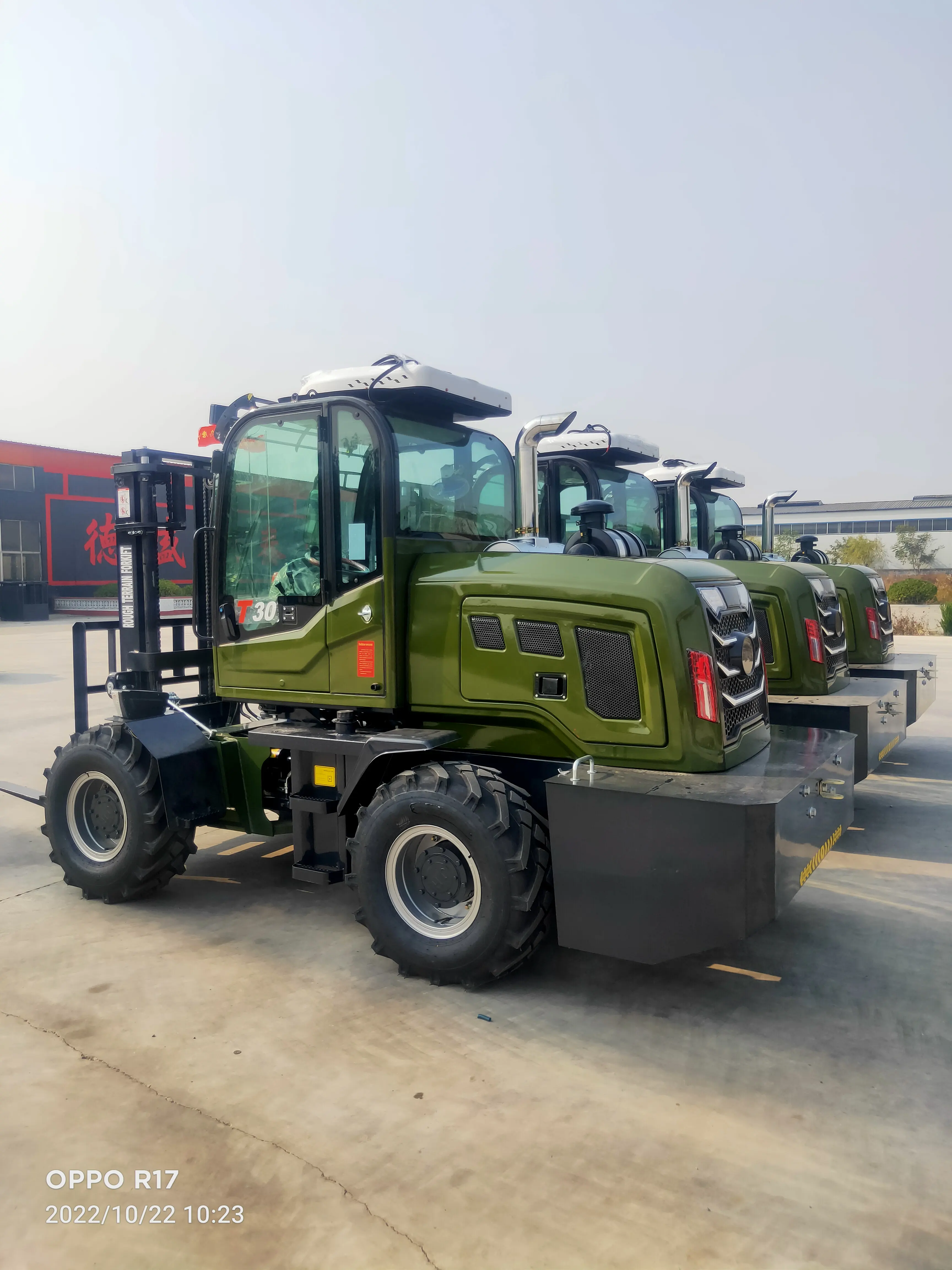 Factory HUAYA 4x4 all terrain forklift 3 3.5 4 5 ton dirt road off road forklift 3000 kg articulated with CE/Cab/EPA