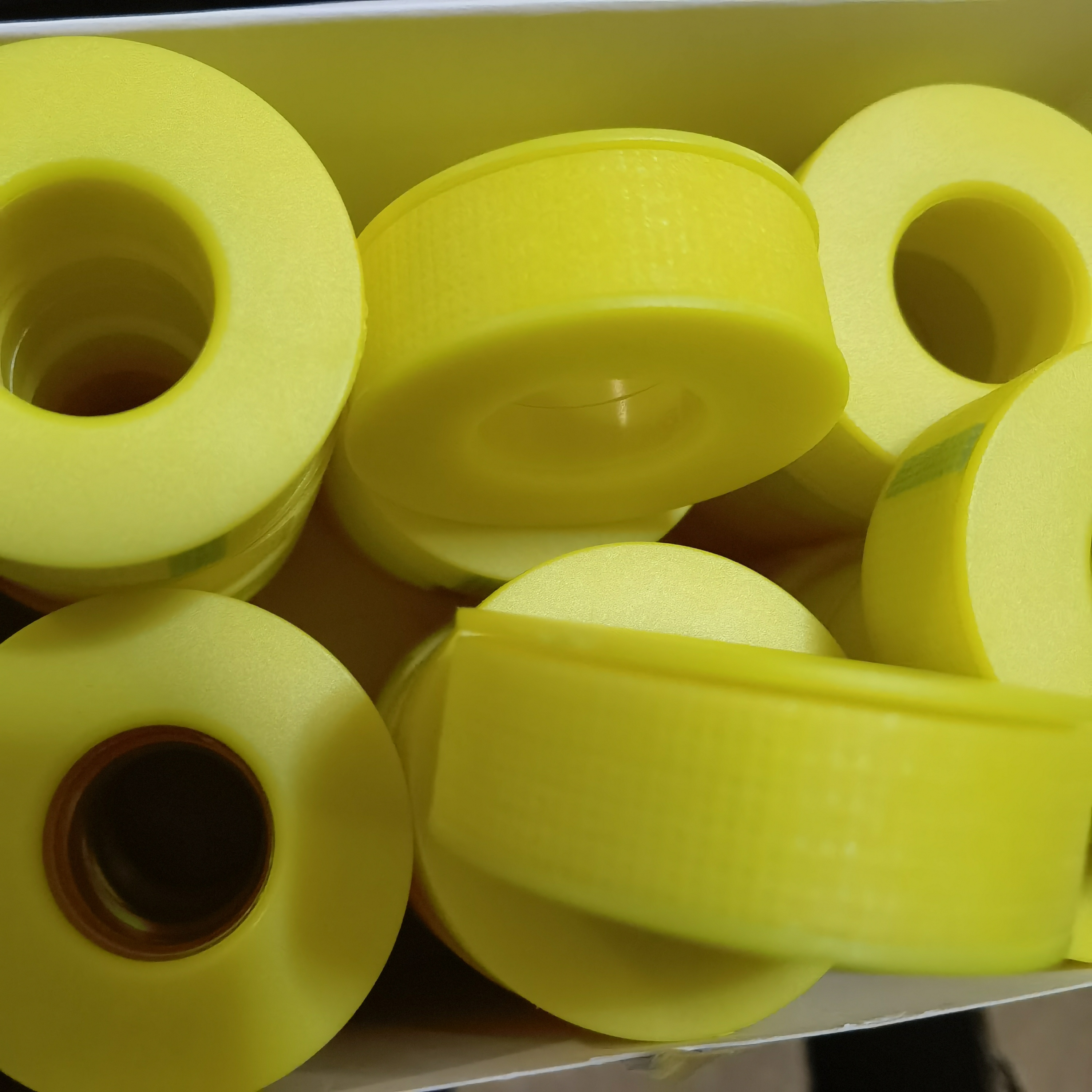 Amarillo estrecho
