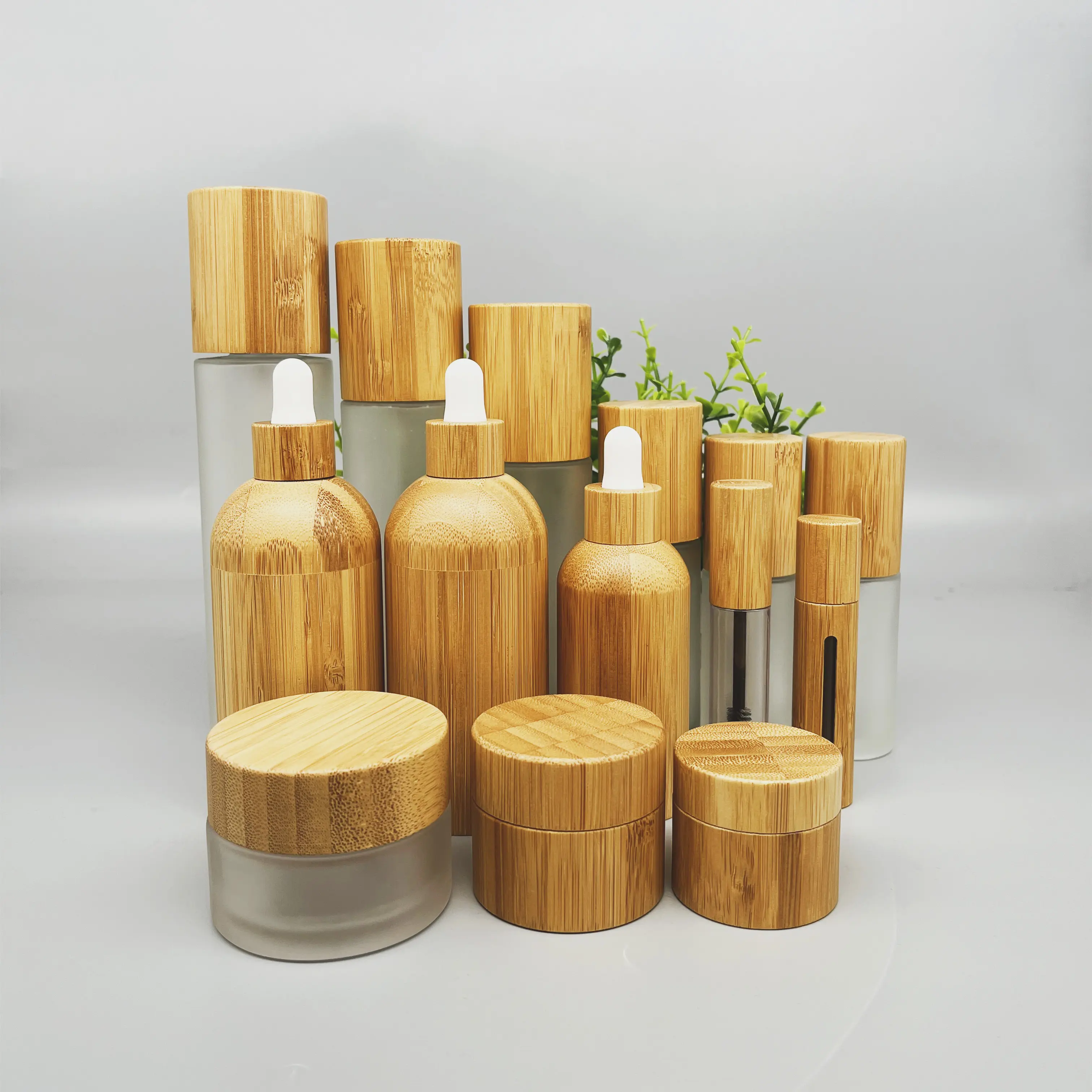 Frascos de bambu biodegradáveis, atacado, 100%, cosméticos, feitos sob encomenda, garrafas de vidro com tampas de bambu, spray de bomba de loção de bambu