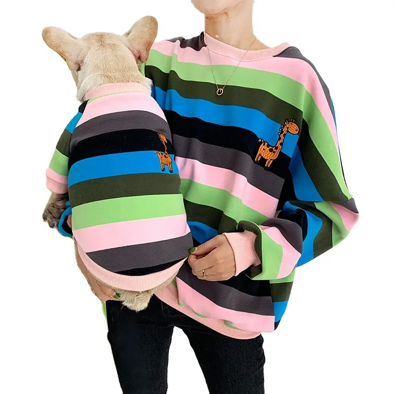 2022 מכירה לוהטת צבע פסי חיות מחמד כלב בגדי חורף עבה כלב אביזרי כותנה גבירותיי סוודר התאמת כלב ואדם בגדים