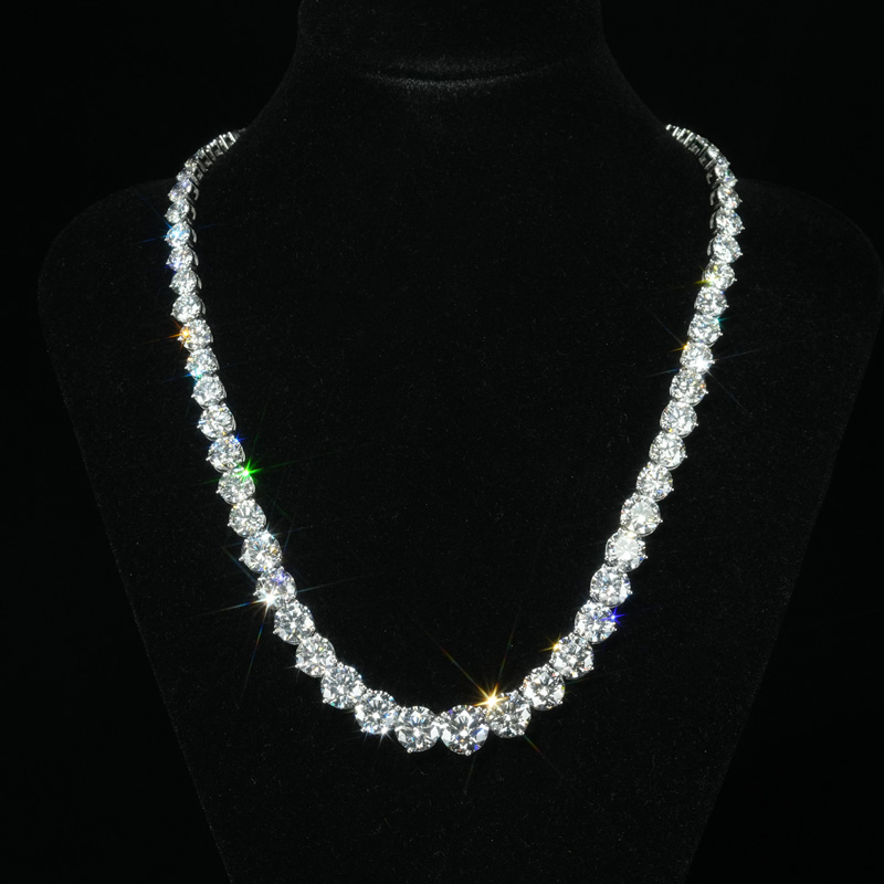 Collier en or 10 carats avec diamant de laboratoire