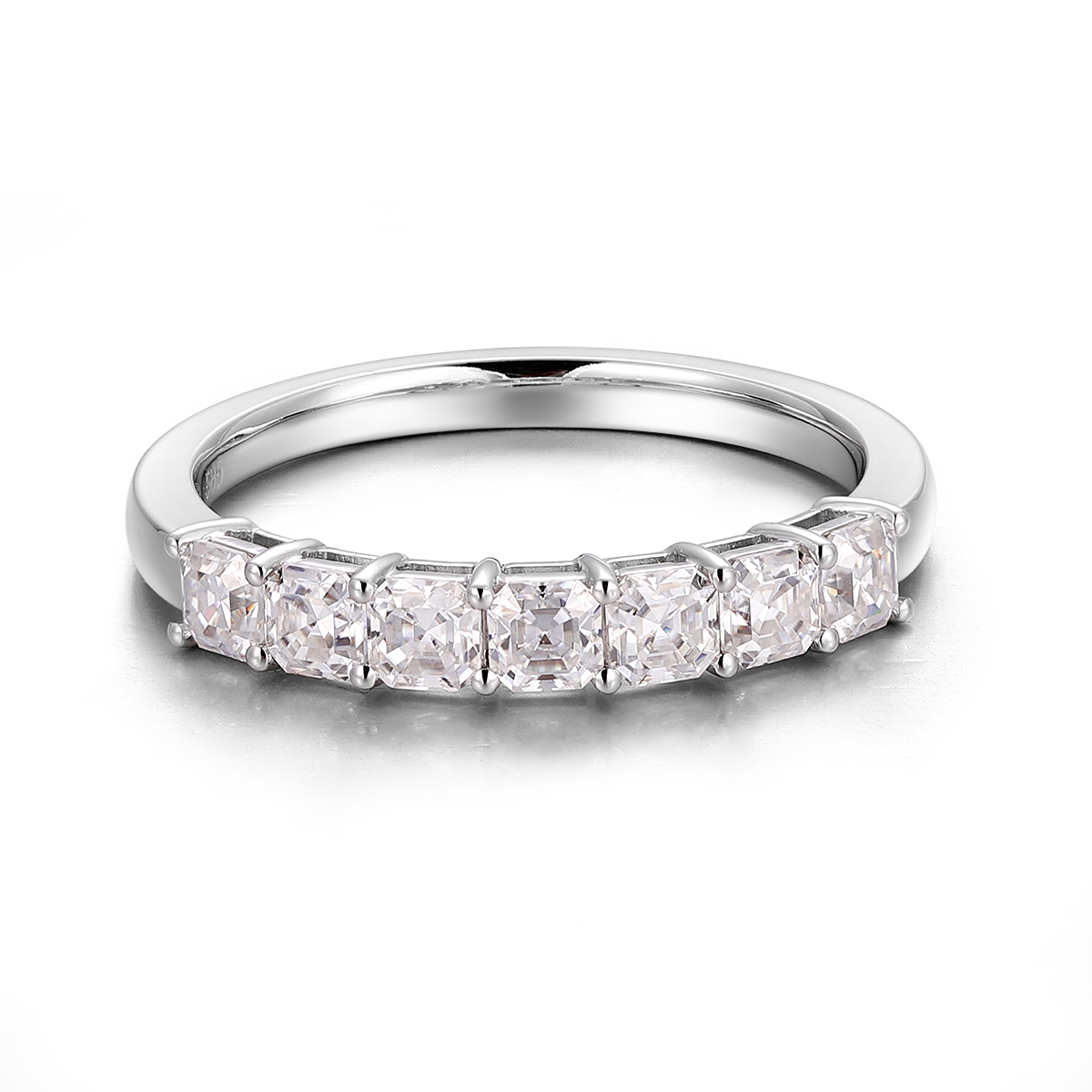 Bague en or massif 10K avec diamant de laboratoire
