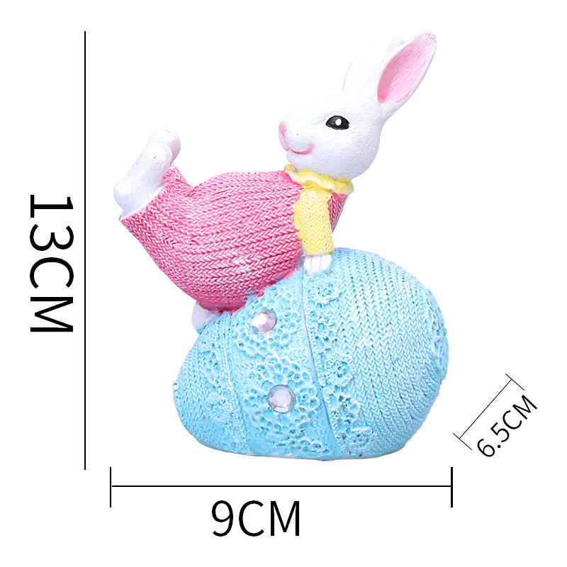 Oeuf de Pâques bleu, pieds de levage, lapin rose