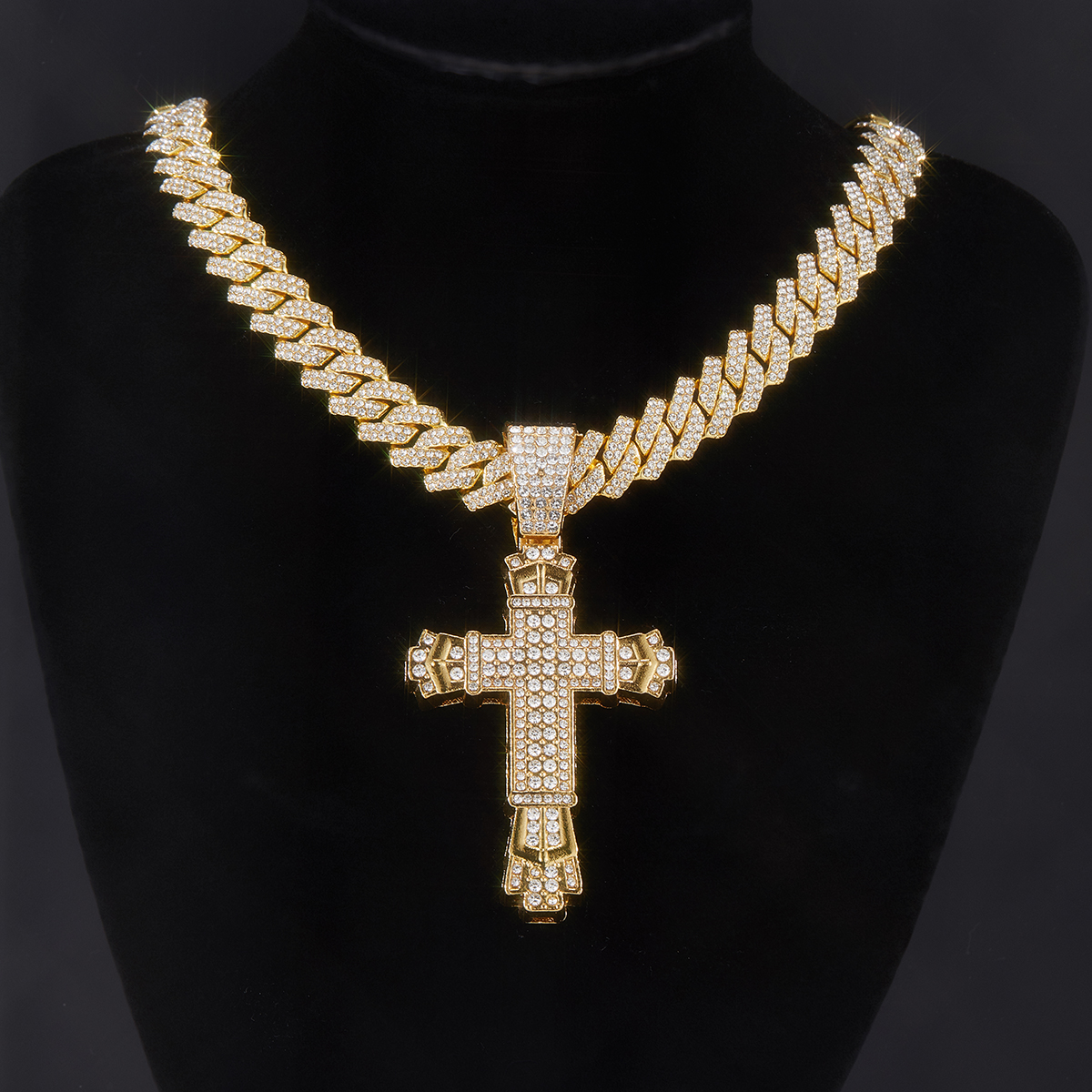 B pendentif or avec chaîne