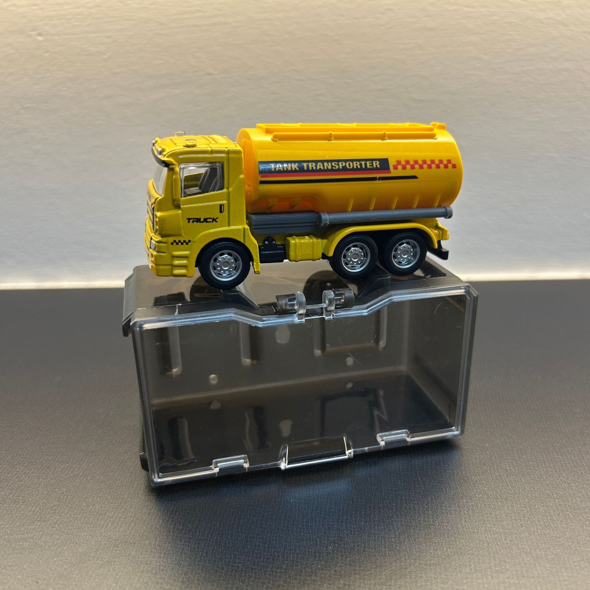 Engineering series tanker truck-single unit with display box