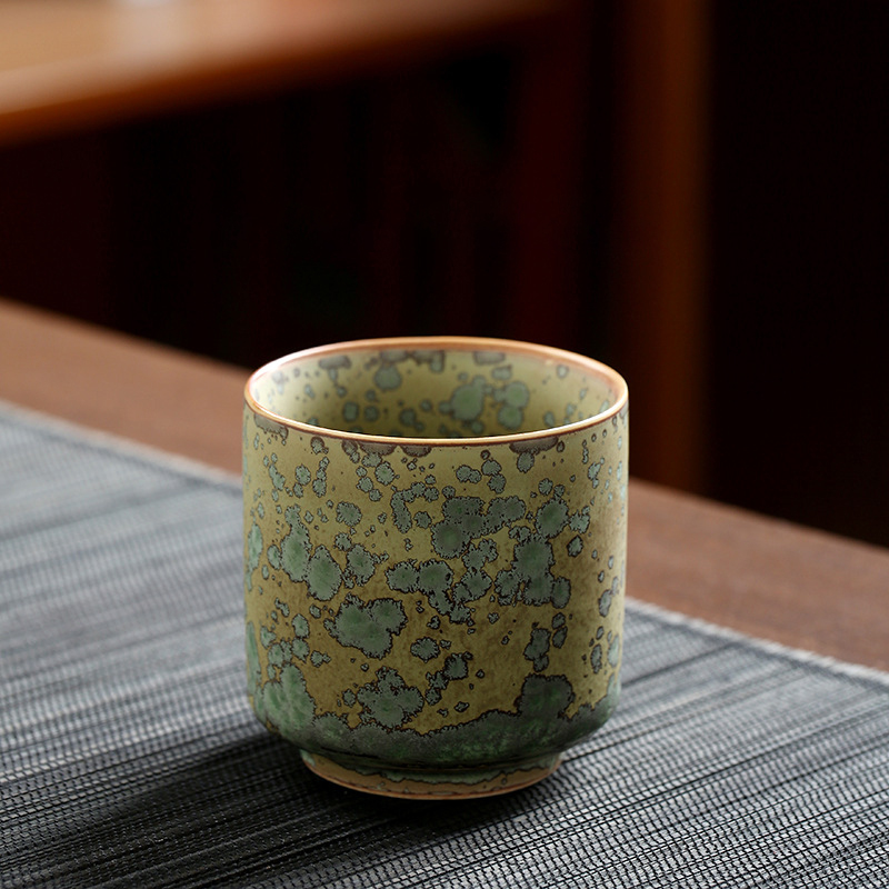 Tasse à thé jaune