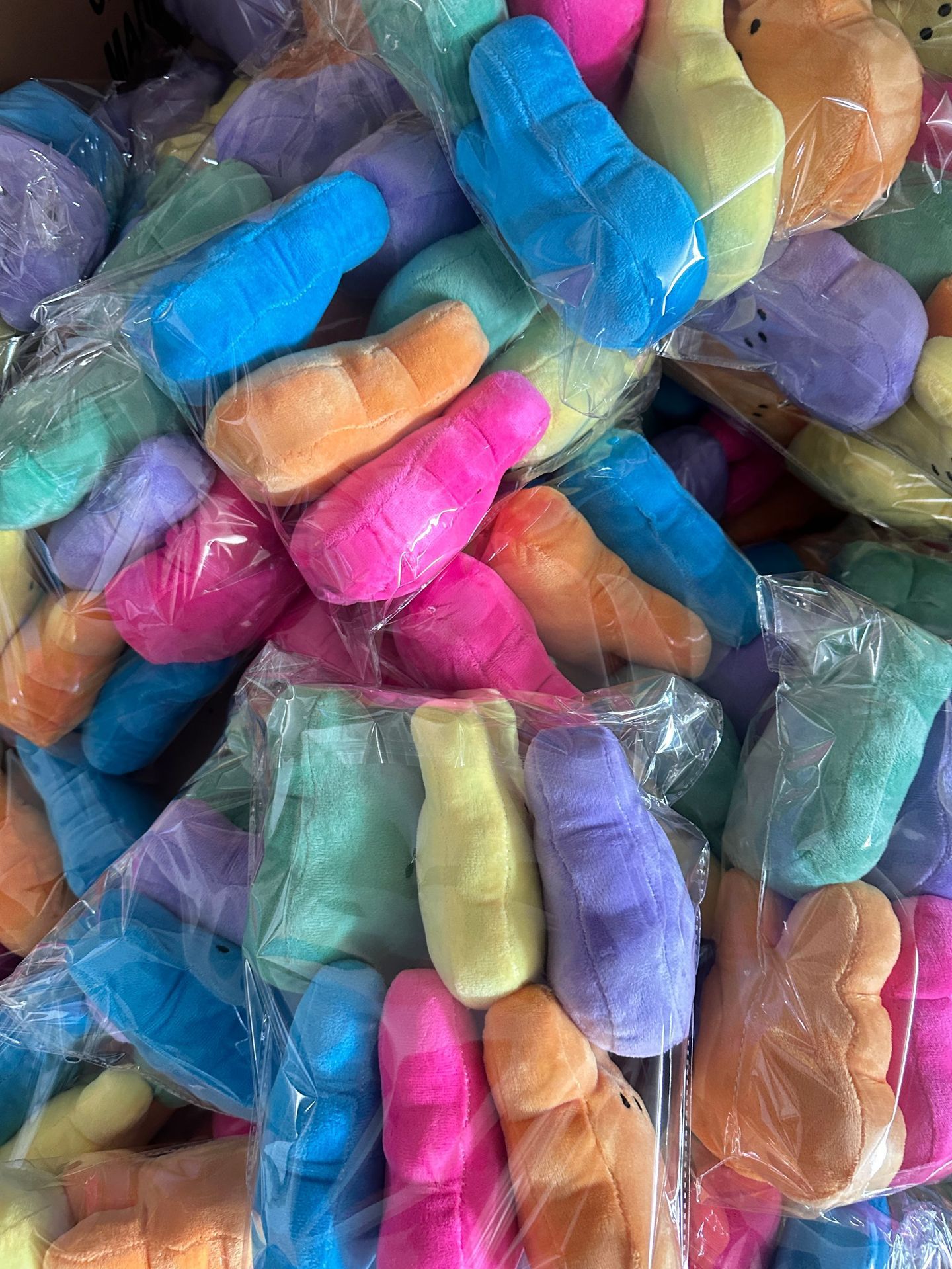 6 colori, ogni colore un coniglietto della resurrezione in busta opp