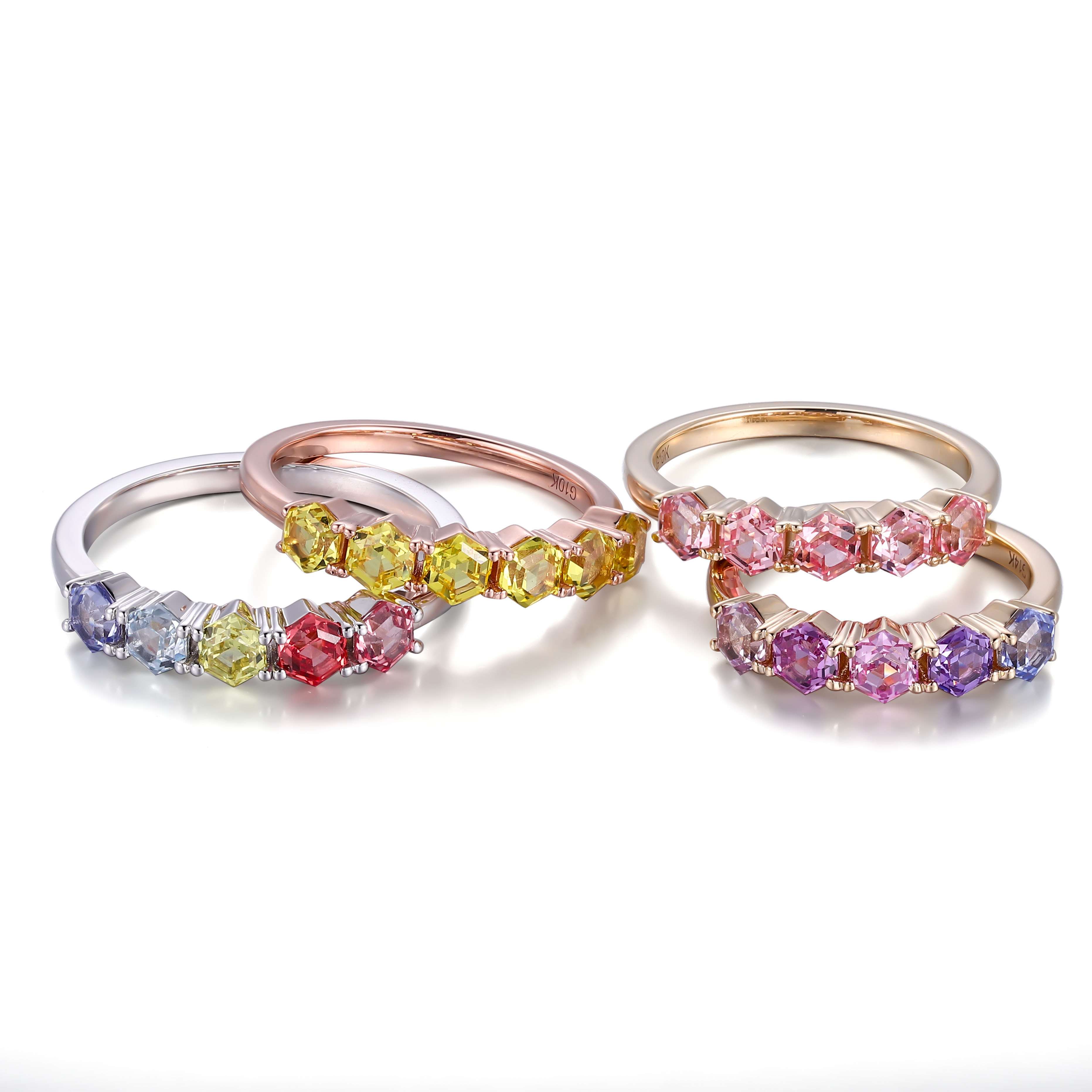 Anillo de media banda de oro de 14 quilates con piedras preciosas de laboratorio