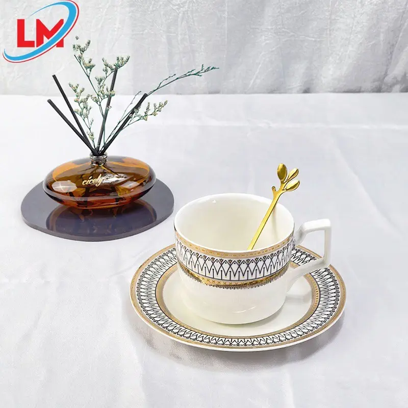 Xícara De Café De Cerâmica De Luxo E Pires Conjunto Com Aro De Ouro Porcelana Real Espresso Leite Caneca Presente Para O Casamento