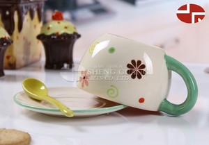 セラミックアイスクリームと雪の装飾絵画デザインコーヒーカップとソーサーセット - Product Image 2
