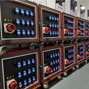 Caja de alimentación CEE, salida 16A y distribuidor de entrada 32A