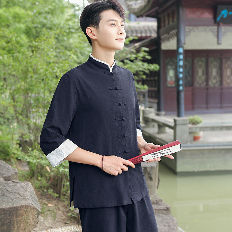 เสื้อท็อปชิ้นเดียวสีดำ