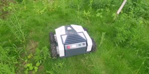 Automatic Single Cylinder Lawn Mower <strong>Robot</strong> with Remote Control Adjustable Forward Speed - Product Image 2