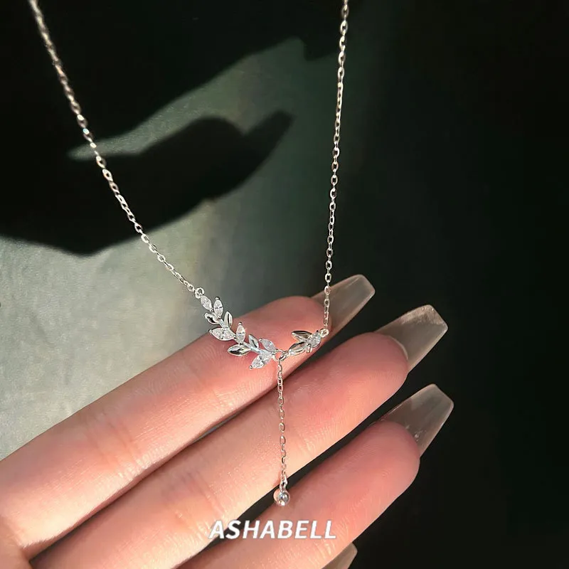 Vente en gros à la mode populaire S925 Sterling Silver Leaves Long Tassel Collier Temperament Light Luxury Collier pour femmes