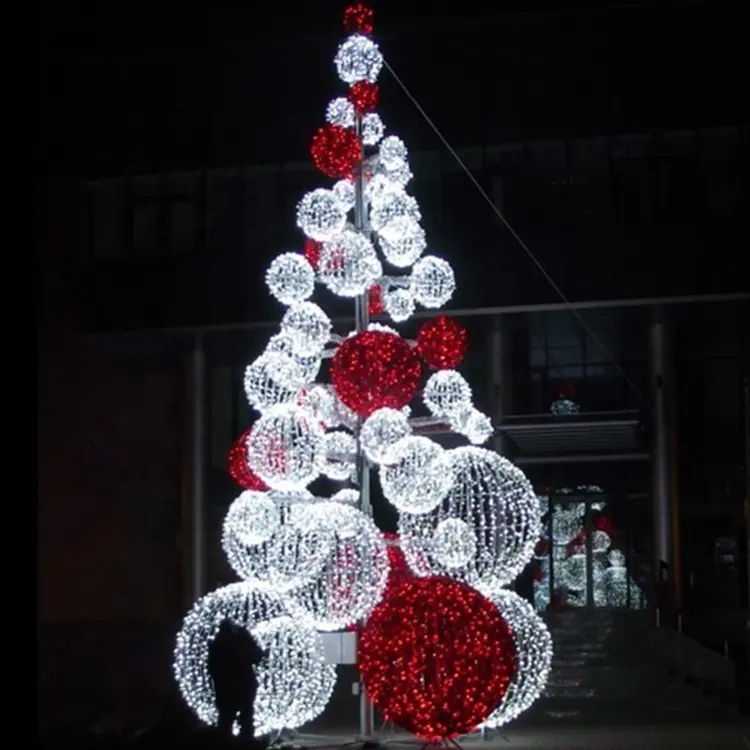 شجرة عيد الميلاد, شجرة عيد الميلاد ، مخروط ، شجرة ، ضوء في الهواء الطلق ، ديكور احتفالي