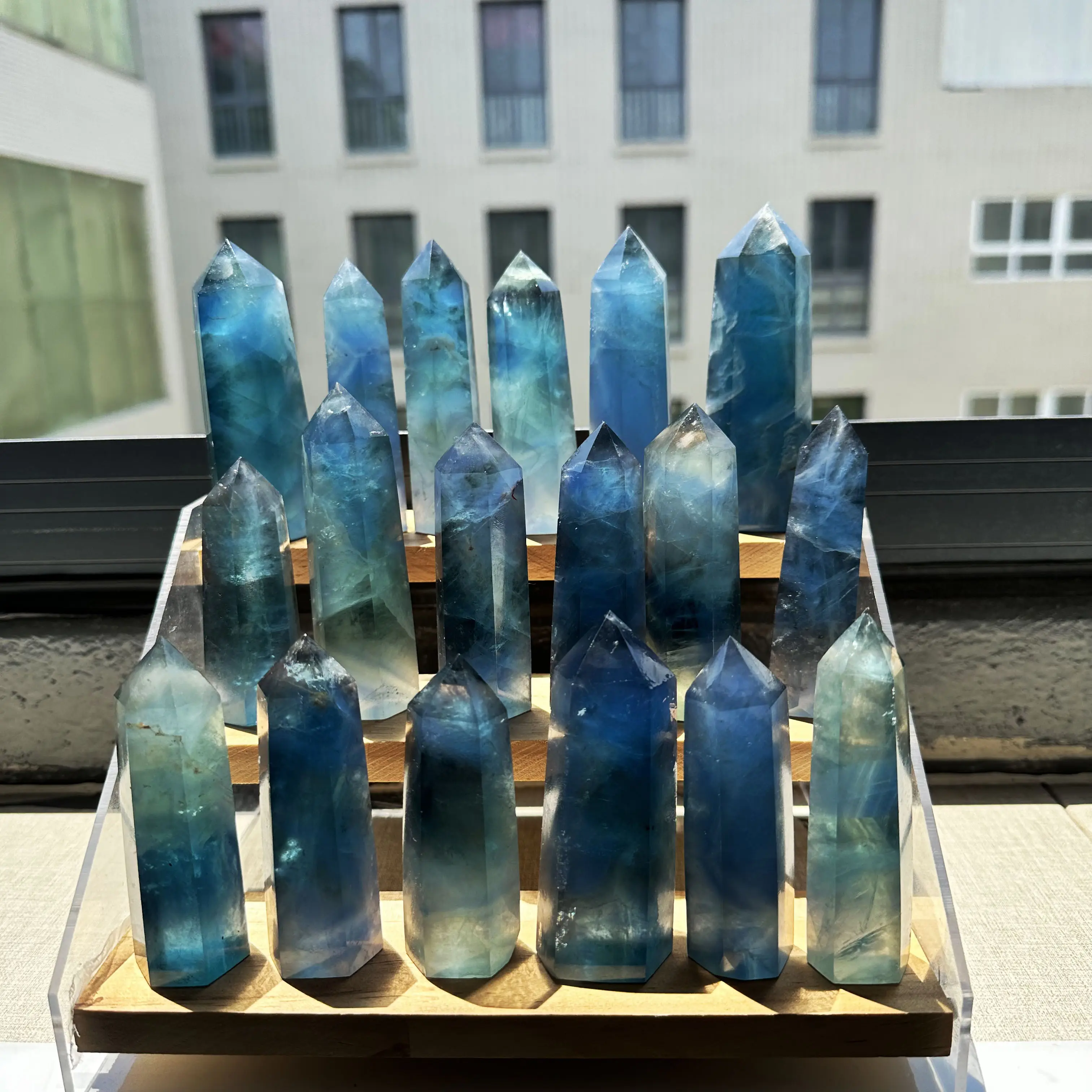 Tour de pierre de guérison en cristal naturel tour de fluorite à point de fluorite bleu pour la guérison _ XCG