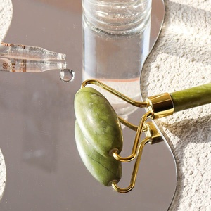 Toptan özel etiket 2 in 1 doğal yeşim silindir seti özel guyüz masajı göz yüz güzellik yeşim rulo ve Gua Sha seti - Product Image 6