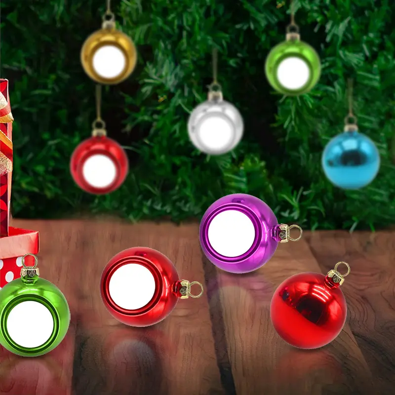 Venta al por mayor de bolas de Navidad sublimadas y adornos de árboles foto personalizada bola colgante portátil