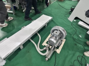 具有真空功能的比法带式输送机，用于在固定位置输送货物，无需夹持器或托盘 - Product Image 6
