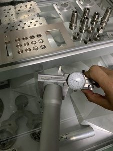 Oem Tùy Chỉnh CNC Gia Công Mini LED Torch Nhẹ Hơn 18650 Li Pin Có Thể Sạc Lại Cảnh Sát Chiến Thuật Đèn Pin Săn Bắn Đèn Pin - Product Image 4