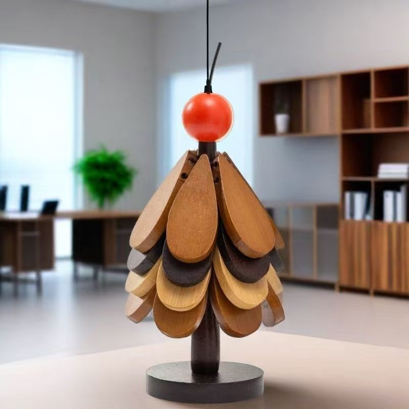 jaune-quatre pièces et un arbre