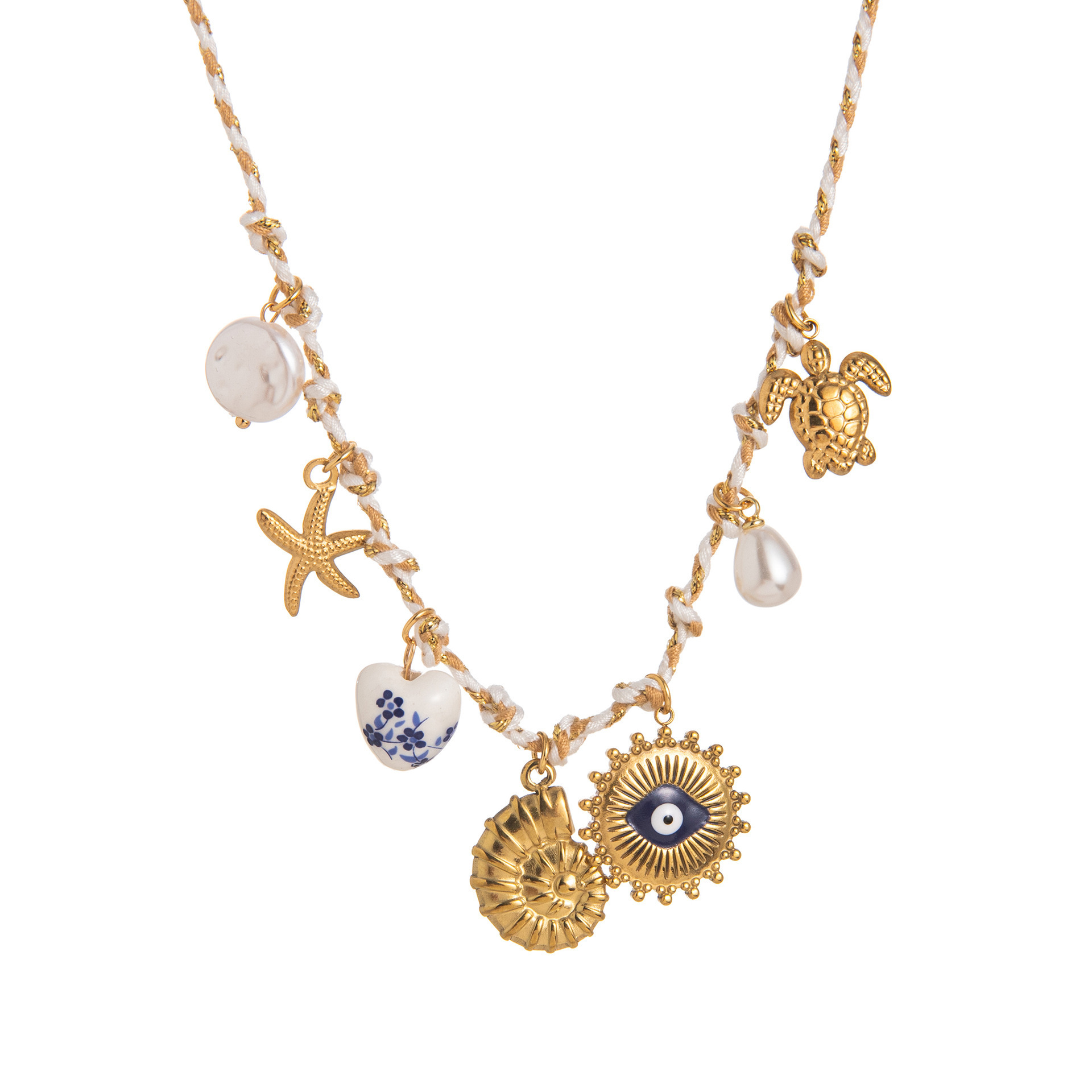 Collar de cuerda blanca con concha.
