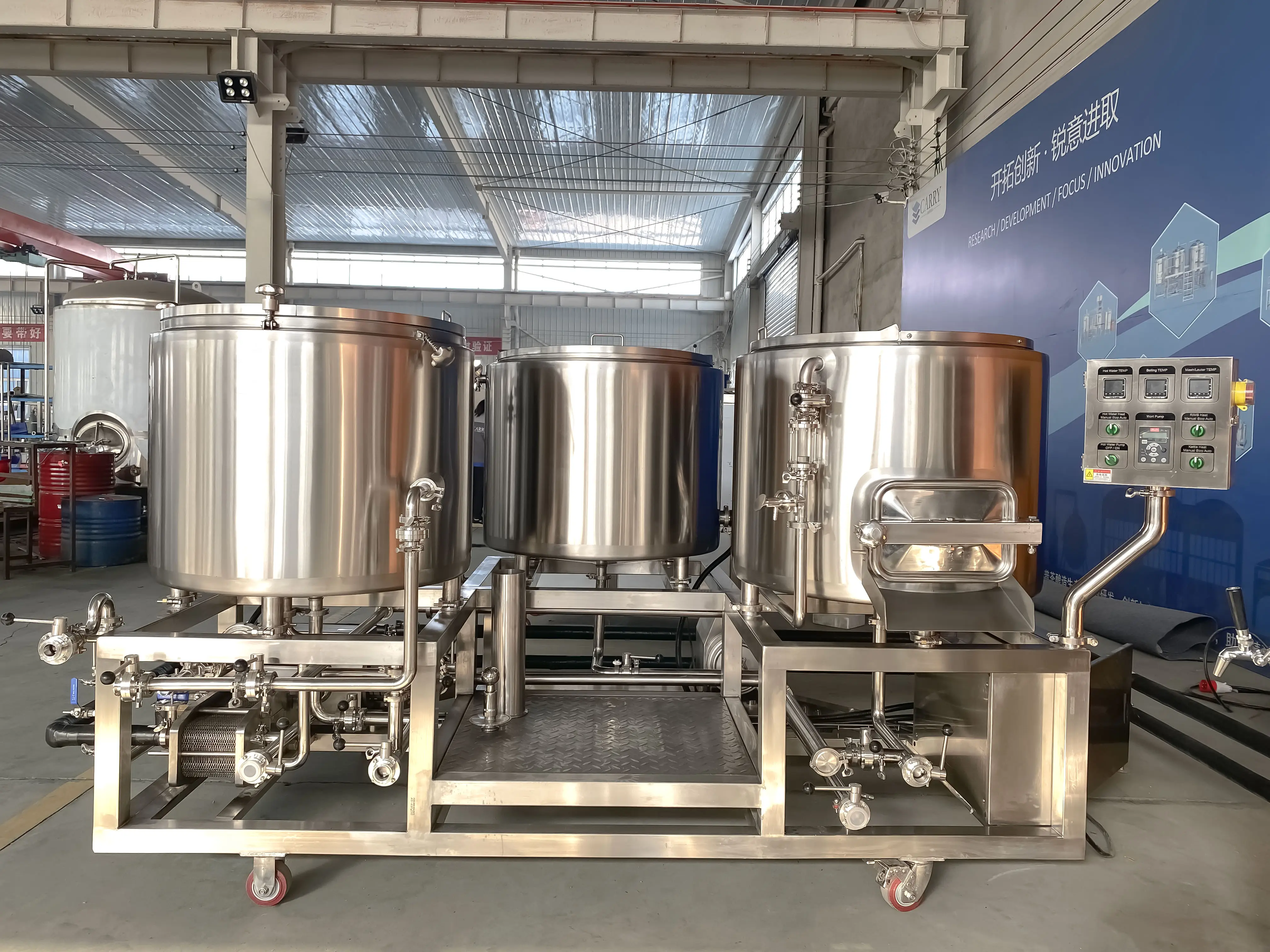 Tout en un 3 brasserie SUS304 système de brassage de bière Machine de fabrication de bière pression industrielle clé en main 2HL 200L équipement de brasserie