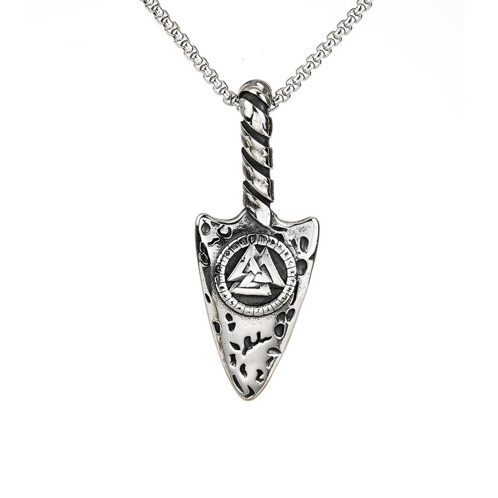 Pendentif couleur acier avec chaîne de 60 cm.