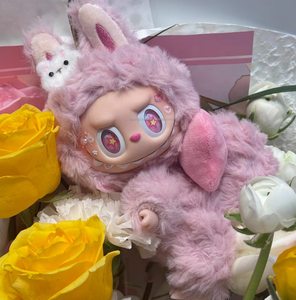 Toplama ve hediye için sadece orijinal çilek Bunny Labubu peluş bebekler pembe kürklü oyuncak - Product Image 1