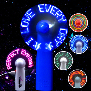 Mensaje personalizado Led programable, Mini ventilador de mano Luz de batería práctica portátil Logotipo de ventilador de mano con efecto Led con luz Led
