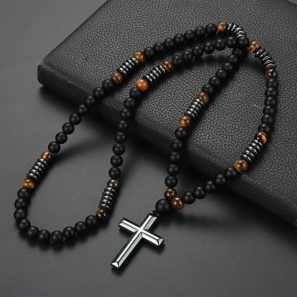 Nouvelle croix en pierre noire noire mate