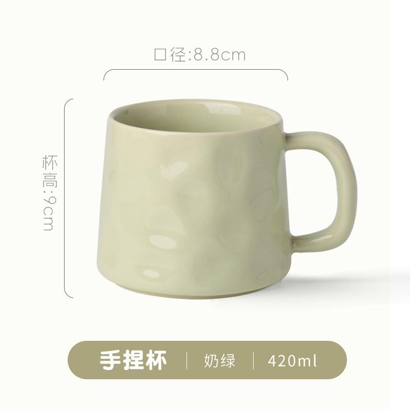 Taza exprimida a mano - té verde con leche