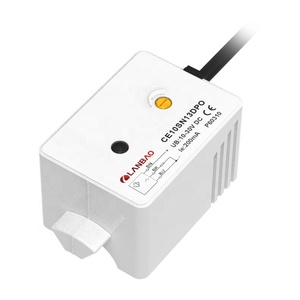 Sensor de proximidad capacitivo NPN PNP sin descarga de plástico cuadrado Tipo función estándar DC 10-30V IP67 con CE - Product Image 5
