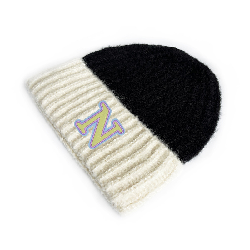 สีดำสีเบจ