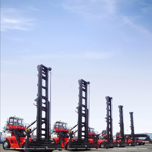 Nuovissimo reach stacker per il sollevamento di un contenitore vuoto