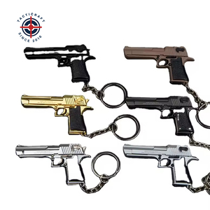1:3合金銃モデルおもちゃキーホルダーペンダントマガジンと弾丸シミュレートされた銃キーホルダーを撃つことができる - Product Image 1