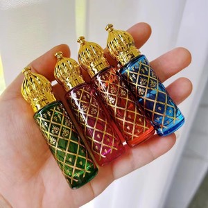 Bakhoorの芳香のための<span class=keywords><strong>8ML</strong></span>高級アラビアドバイ様式のガラスビンOudの精油の香水